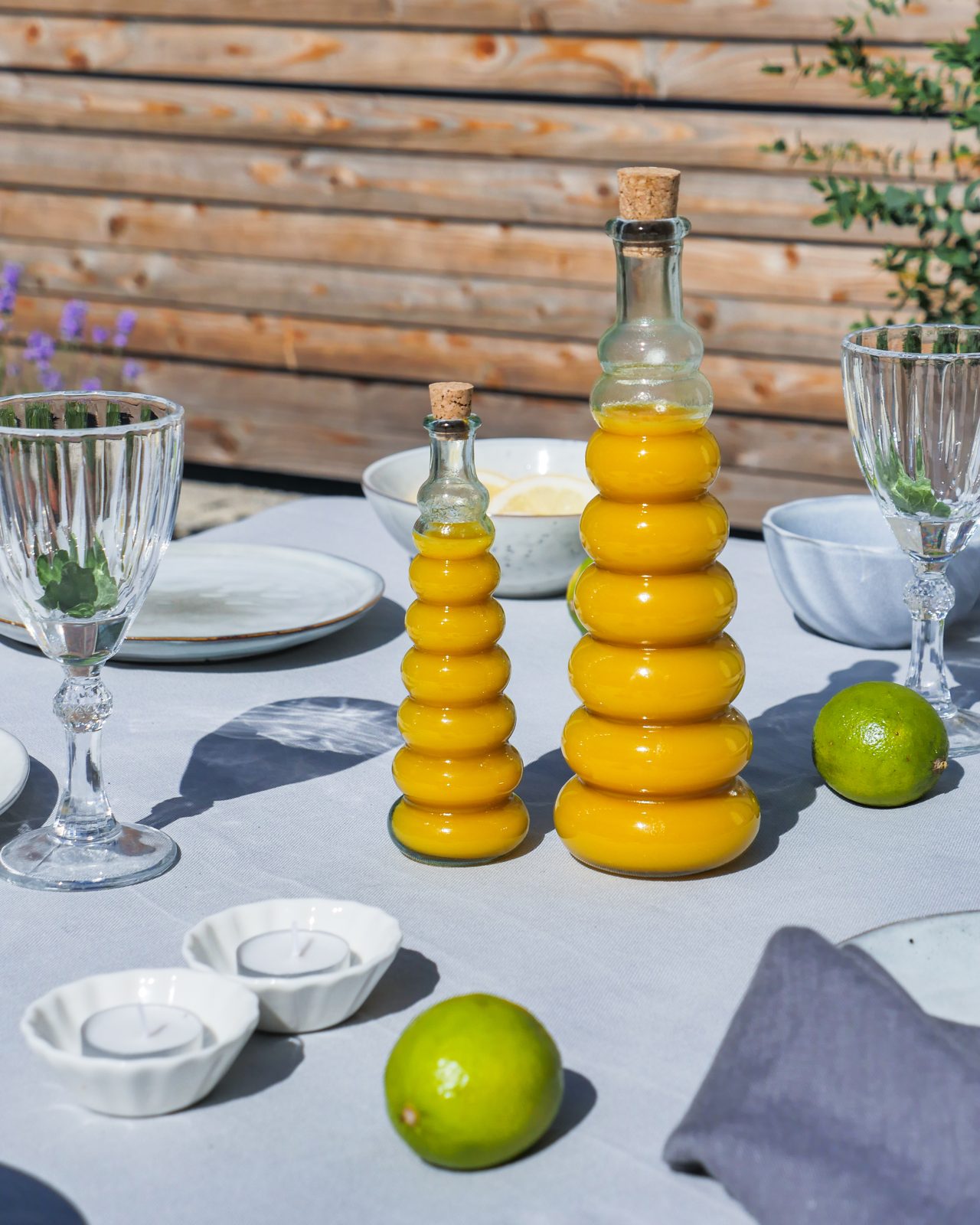 Bolas-Glasvase mit Blumen